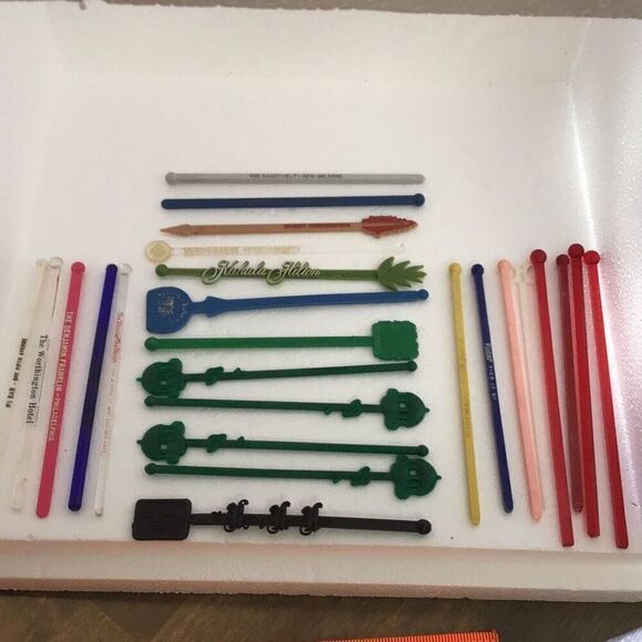 70 vintage swizzle/stirring sticks, including Greenbrier, top of the mark Disney - Picture 9 of 13